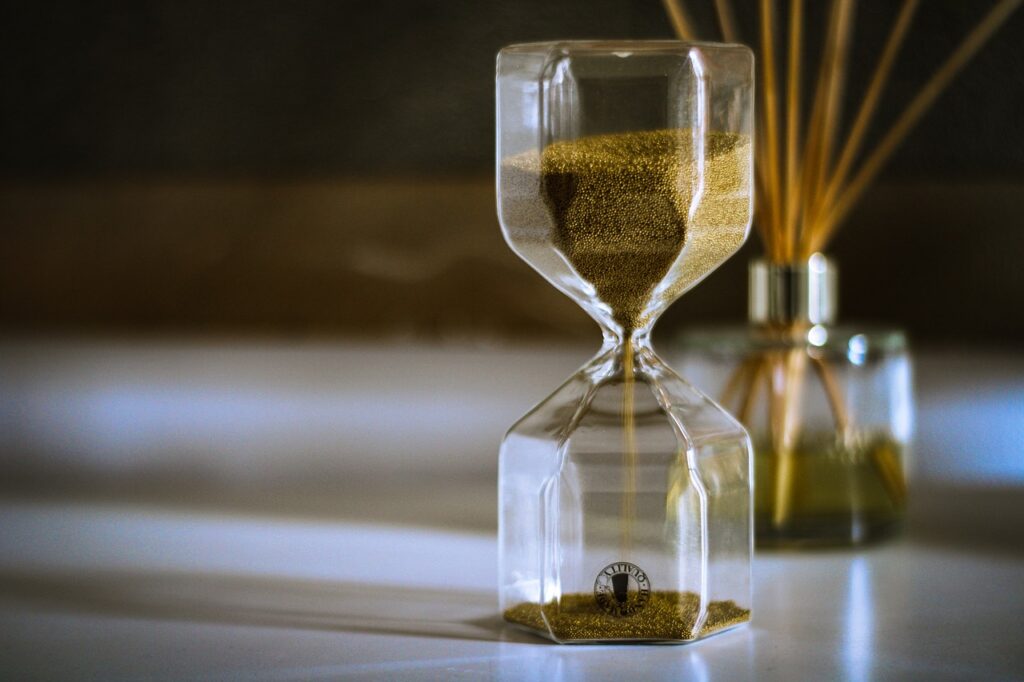 an hourglass is pouring sand from the top section