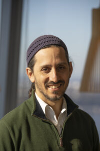 Headshot of rabbi Ezra Weinberg