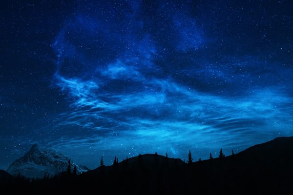 the night sky over mountains